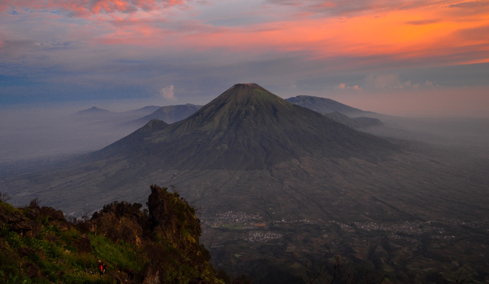 Gunung Semeru Jawa Timur: Puncak Mahameru dan Ranu Kumbolo