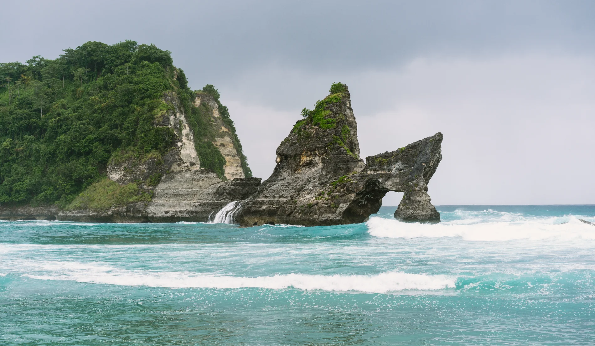 Panduan Wisata Pantai Kelingking Nusa Penida: Tebing Dinosaurus