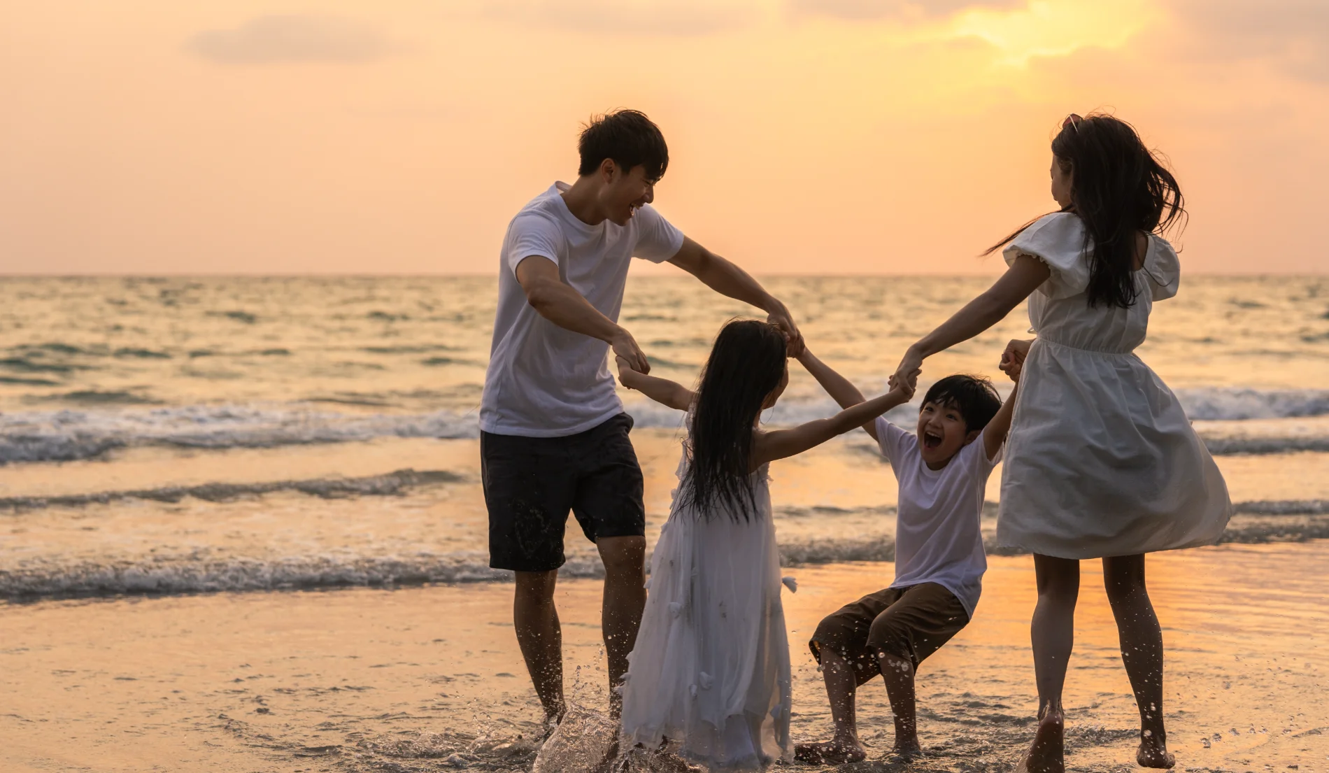 Pantai Ramah Keluarga Mudah Diakses di Indonesia