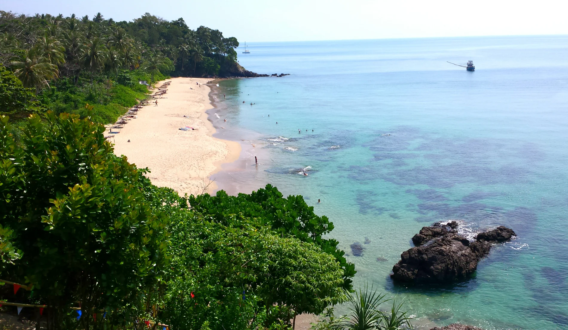 15 Pantai Terindah di Indonesia untuk Wisata Bahari Abadi