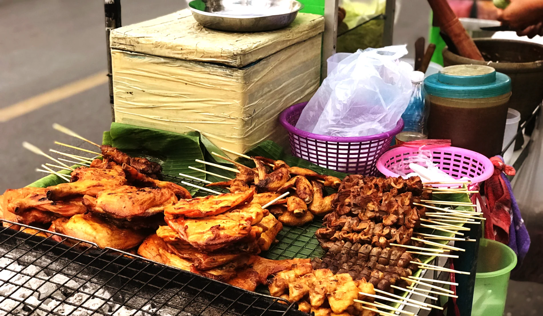 Street Food Indonesia: Eksplorasi Jajanan Kaki Lima Legendaris yang Tak Lekang Waktu